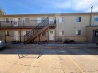 Building Photo - Bright End-Unit Condo – 2 Bed/1 Bath, Single-Level, No Stairs!
