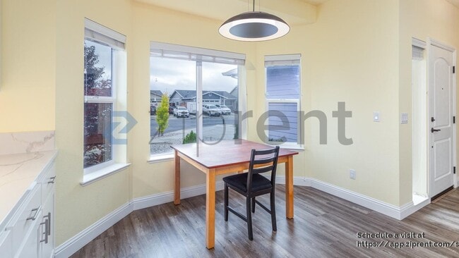 Building Photo - 1313 Crestview Ct