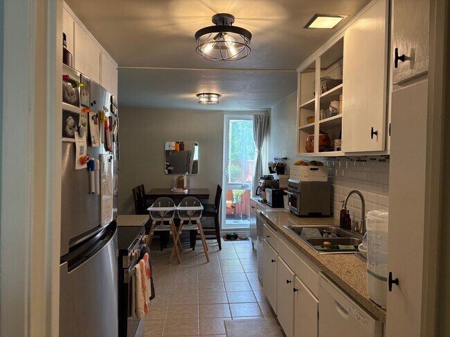 Building Photo - 2+2 Buenaventura Gardens Condo