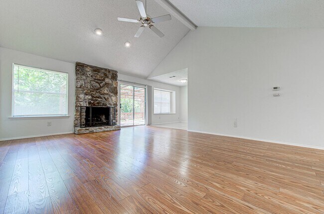 Building Photo - Move-In Ready Cherry Creek 3 Bedroom, 2 Bath!