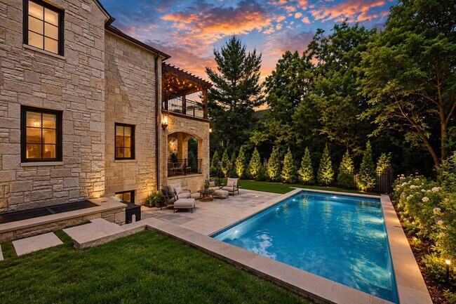 Building Photo - 548 Sylvan Pl