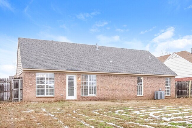 Building Photo - 1801 Cherry Creek Dr