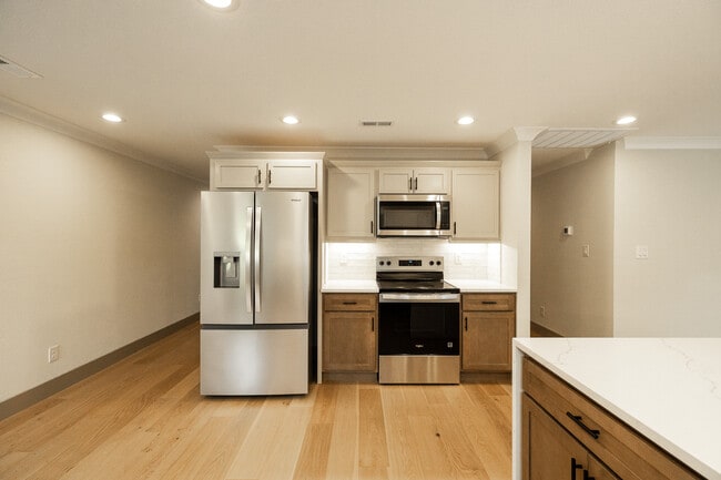 Building Photo - 331 Clover Hill Rd
