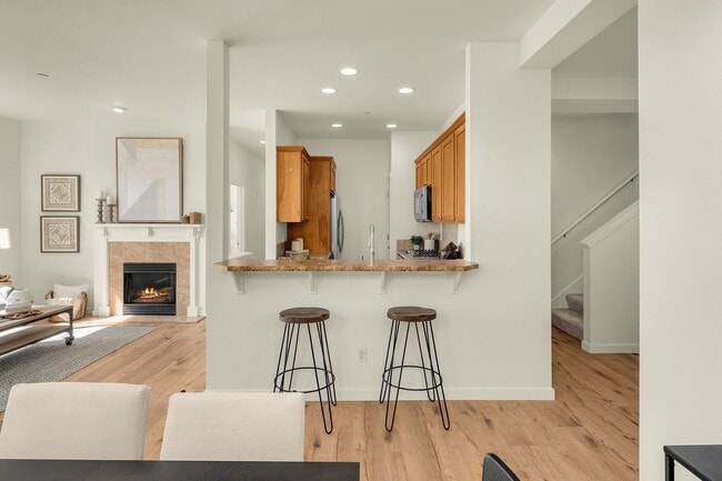 Building Photo - 2Bd/2Ba Issaquah Condo