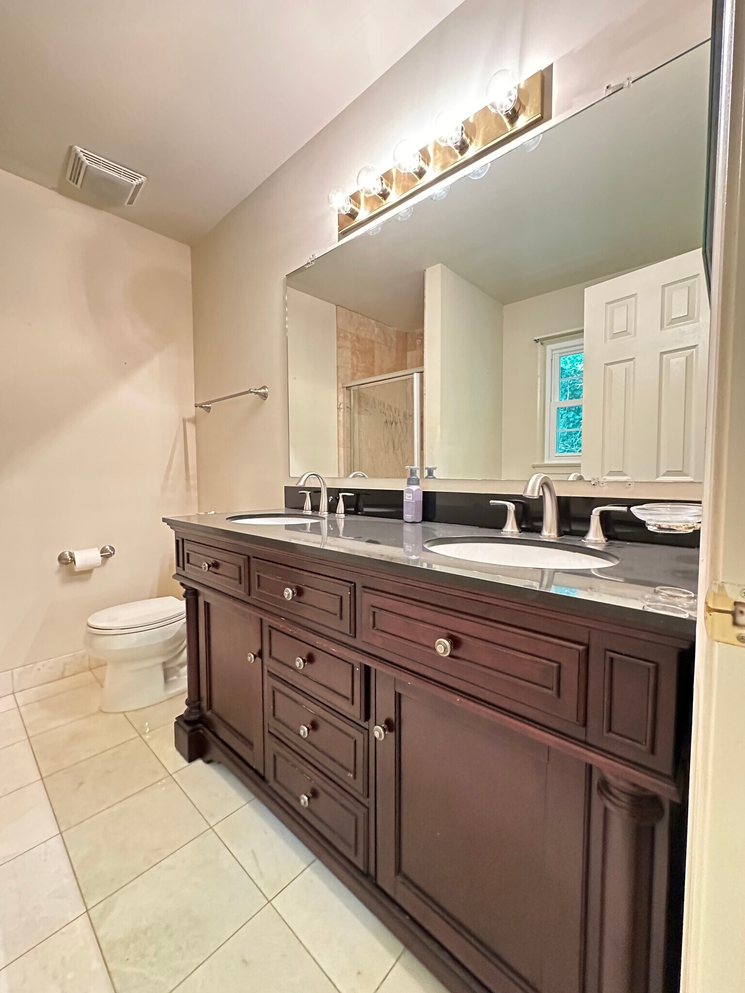 Master bath with double sinks - 397 S Pickett St