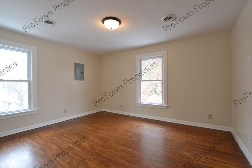 Building Photo - 356 1st Ave