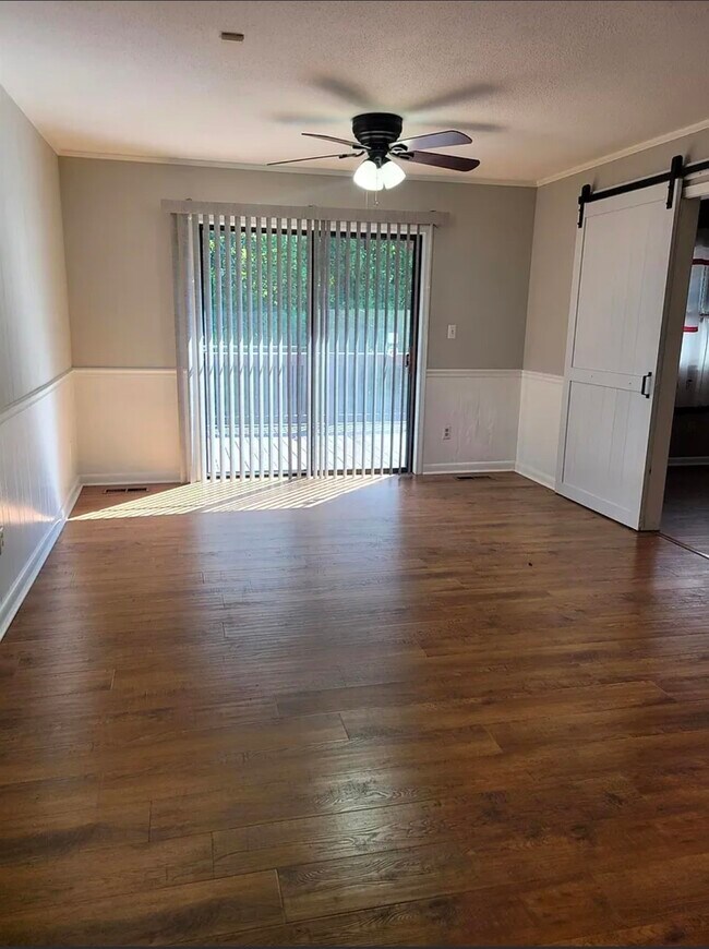 Building Photo - 714 Dandridge Dr