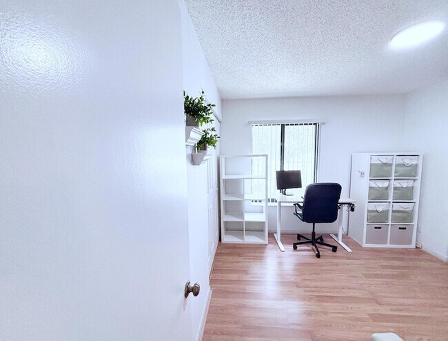 Building Photo - 1014 Green Pine Blvd