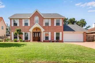 Building Photo - Executive Pool Home in Prestigious Lake Lo...