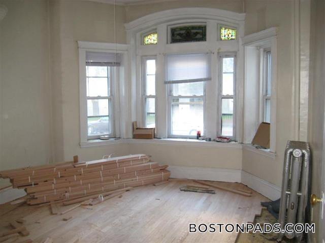 Building Photo - 165 Hemenway St