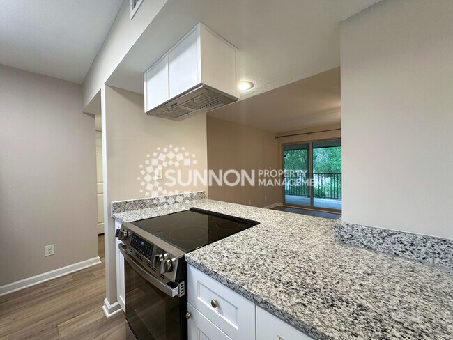 Building Photo - Completely Remodeled 2BR 2BA Condo