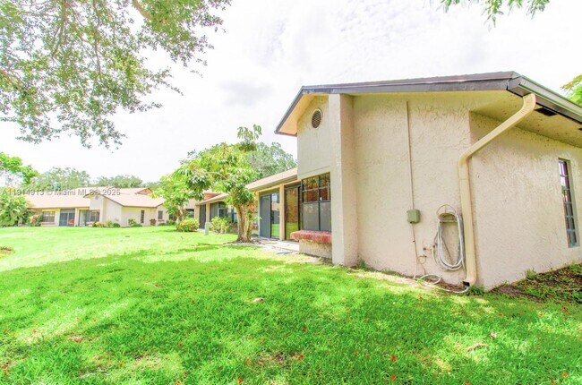 Building Photo - 5289 Fairway Woods Dr