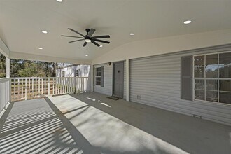 Building Photo - 23239 Lakeside Dr