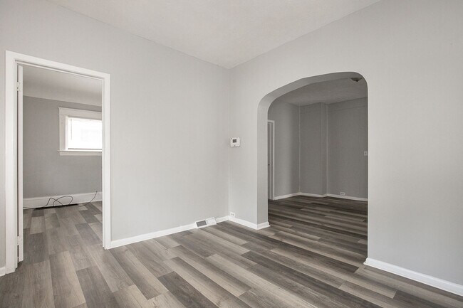 Building Photo - 3910 Carlyle Ave