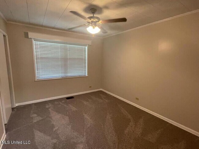 Building Photo - 2083 Martin Rd