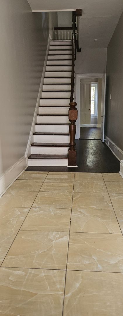 Building Photo - Large house with a nice layout welcome Home