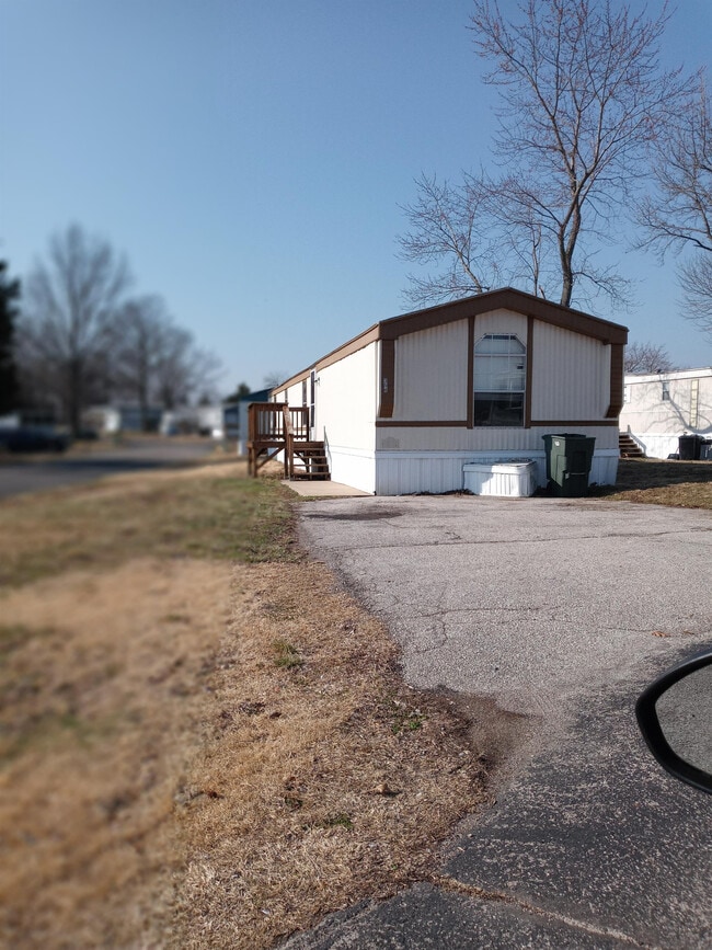 Building Photo - 354 Golden Dale Dr