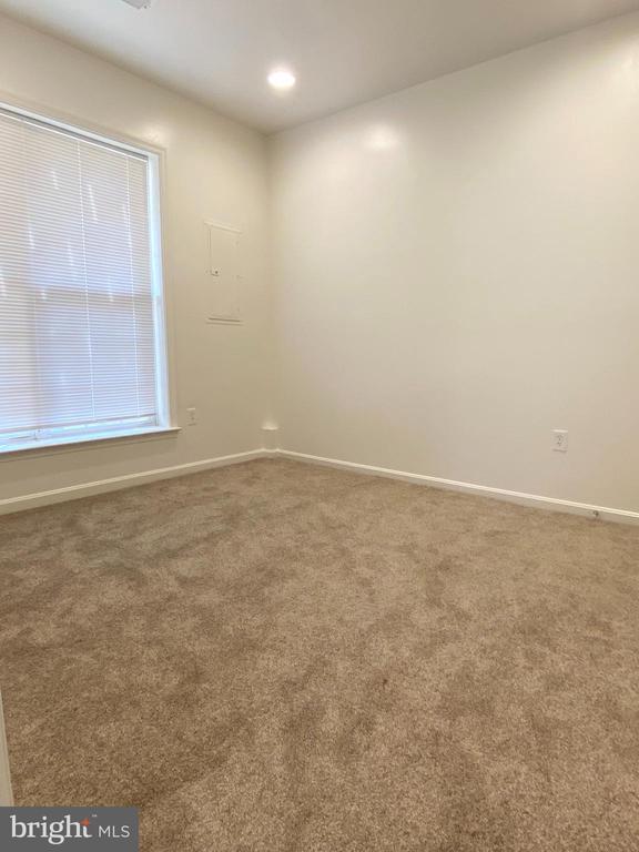 Building Photo - 5633 Sheals Ln