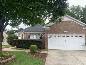 Building Photo - Beautiful 3b Room!Move in ready!