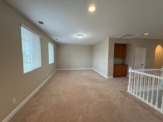 Building Photo - 3116 W Buena Vista Ave