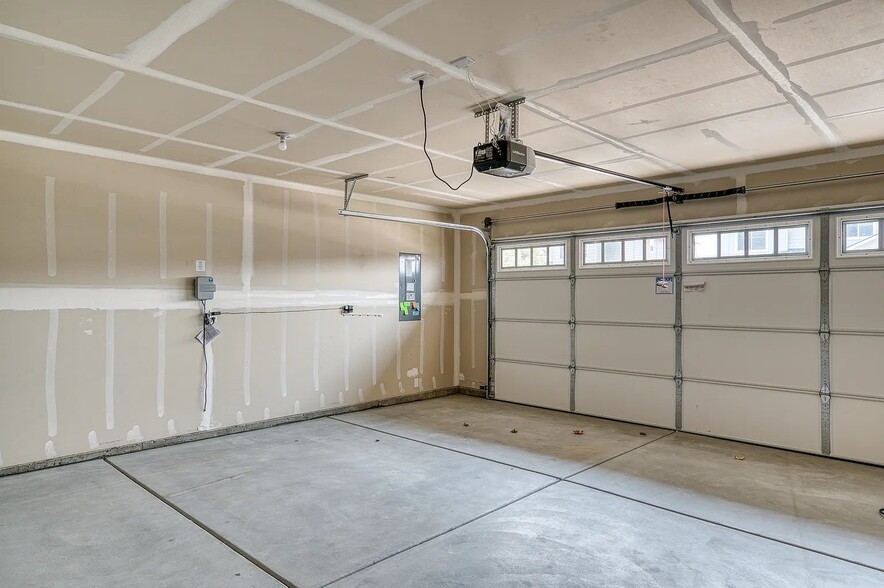 Building Photo - 4026 W Peak Cloud Dr