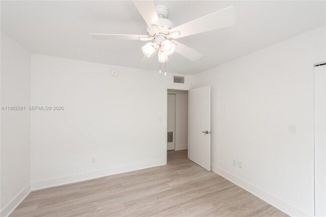 Building Photo - 230 Sunrise Dr