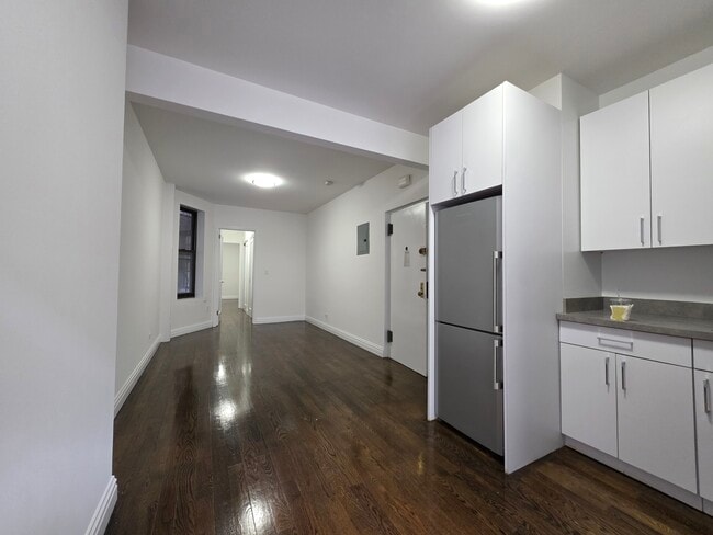 Building Photo - 216 E 89th St