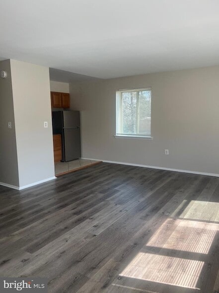 Building Photo - 2330 Glendale Terrace