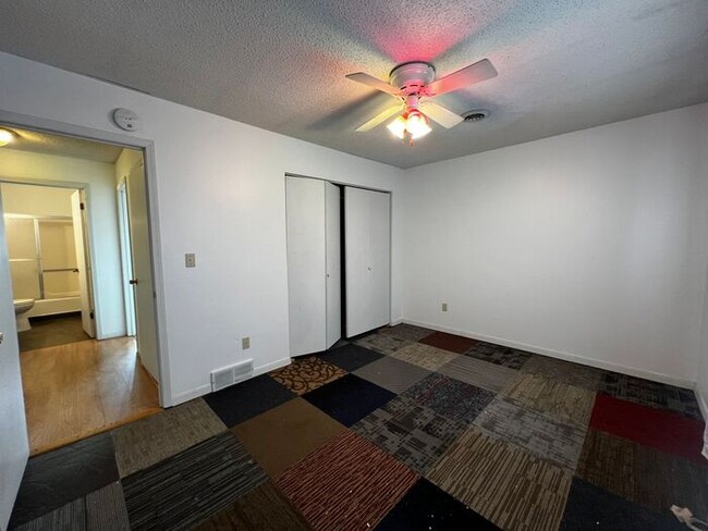 Building Photo - $1,395 | 3 Bedroom, 1.5 Bathroom Townhome ...