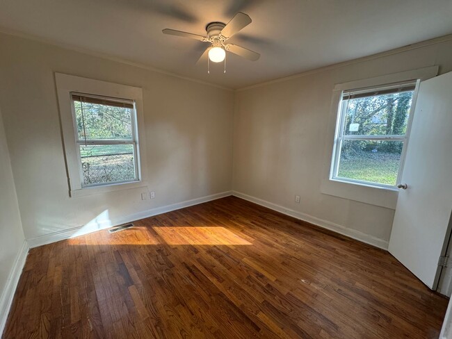 Building Photo - 2/1 House in East Rome with bonus room- $995