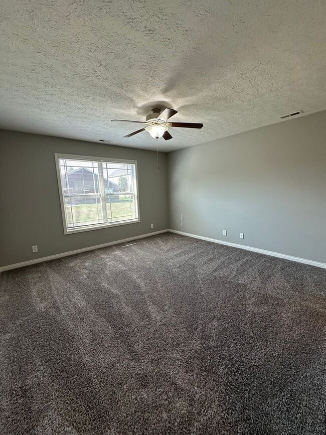 Building Photo - Lovely 3bdrm Home!