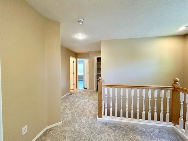 Building Photo - Cozy 4 Bed, 2.5 Bath House!