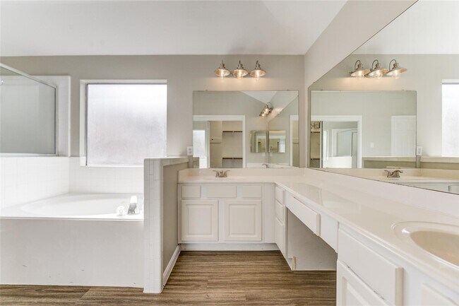 Building Photo - 12207 Lakewood Glade Ct