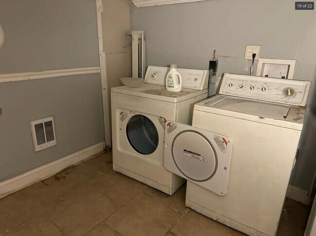 Building Photo - 1602 N Bouvier St