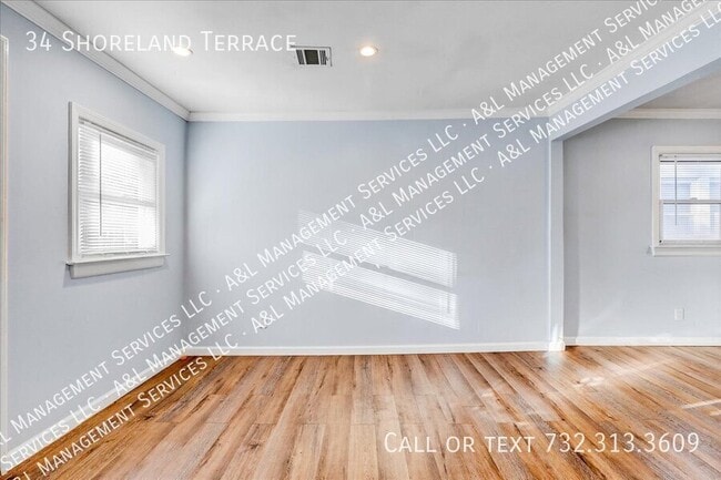 Building Photo - 34 Shoreland Terrace