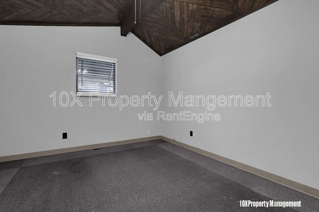 Building Photo - 563 S Burgess Ave