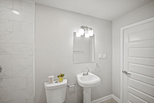 Building Photo - 3430 Seabrook St