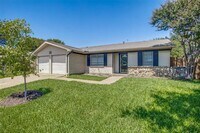 Building Photo - 702 Melrose Dr