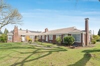 Building Photo - Beautifully maintained 1-bdrm/1-bath unit in 4-plex. Fireplace, off-street parking, laundry, grea...