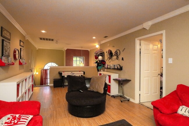 Building Photo - 7813 Kingshire Dr