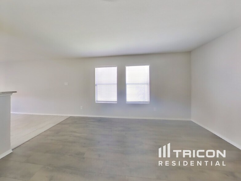 Building Photo - 1301 Water Lily Dr