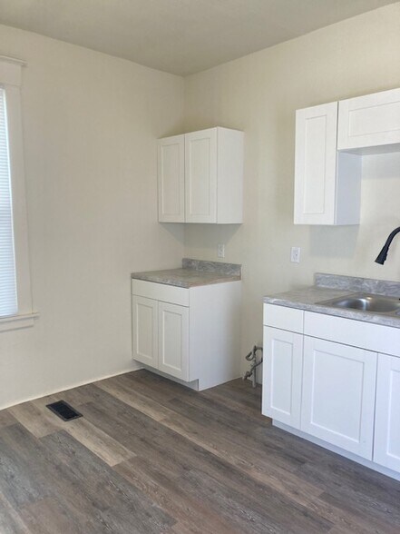 Building Photo - 2419 NE Madison Ave