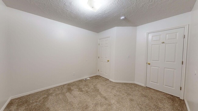Building Photo - 294 E Cobblecreek Dr