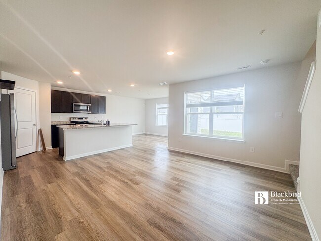 Building Photo - 561 Fawn Mdw Ln