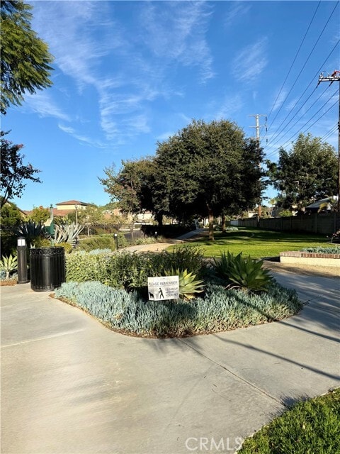 Building Photo - 444 Maravilla Ln