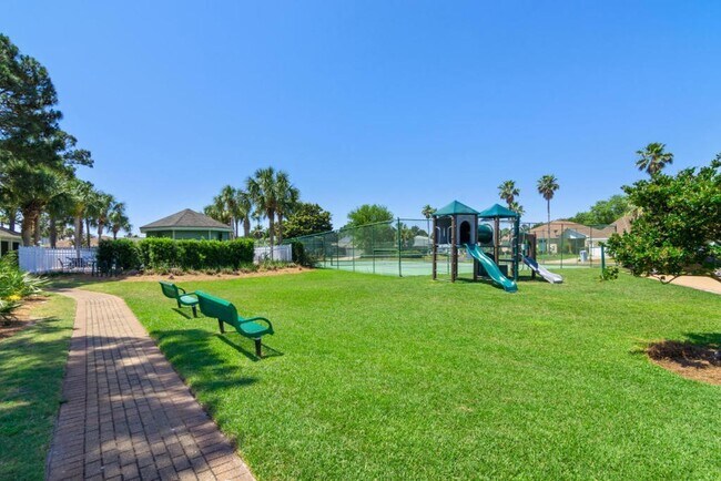 Building Photo - Beautifully Upgraded 3B/2B Unfurnished hom...