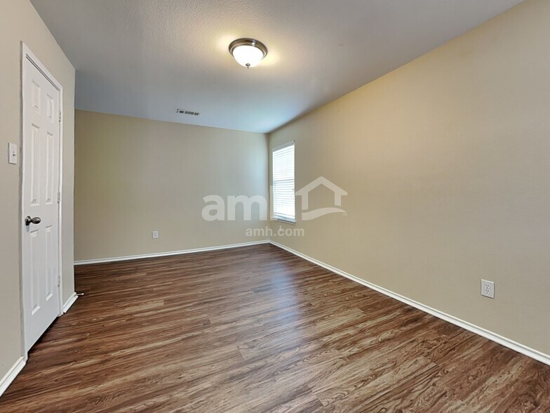 Building Photo - 210 Dartmouth Dr