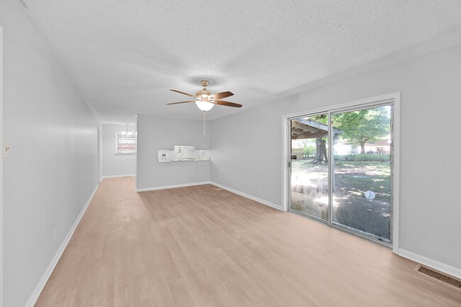 Building Photo - 69 Ridgeview Dr