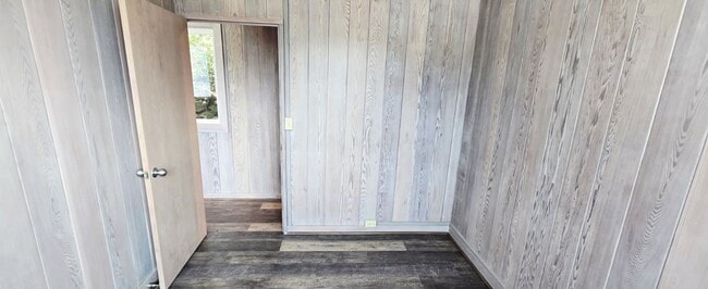Building Photo - Large 3-Bedroom & 2-Bath Home