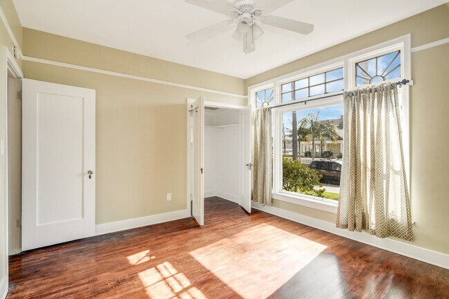 Building Photo - 4725 Kensington Dr